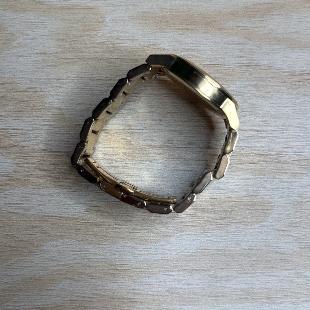 Burberry Gold and Silver Watch| Used - Picture 3 of 13